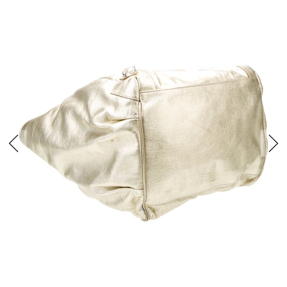 Balenciaga 
Metallic & Yellow Leather
Silver-Tone Hardware
Single Exterior Pock - Picture 3 of 3